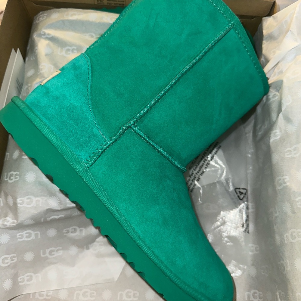 BRAND NEWWWWW Green Uggs